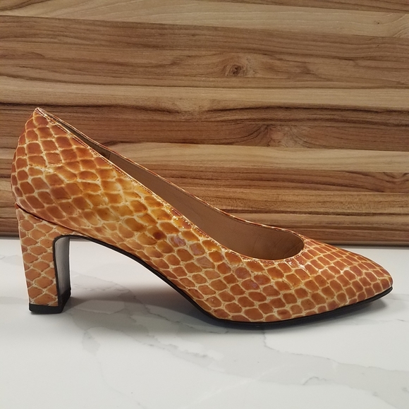 Vintage Stuart Weitzman Yellow Leather Heels Size 10 - Picture 6 of 13